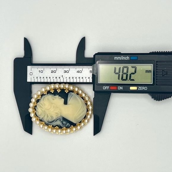 Vintage Cameo 90’s Brooch Pin Oval Gold Black Pearls - Picture 5 of 5